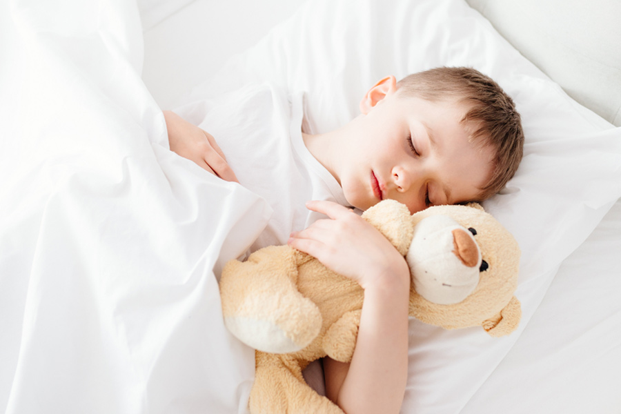 Dr. Iván Povo Especialidades: Urología infantil